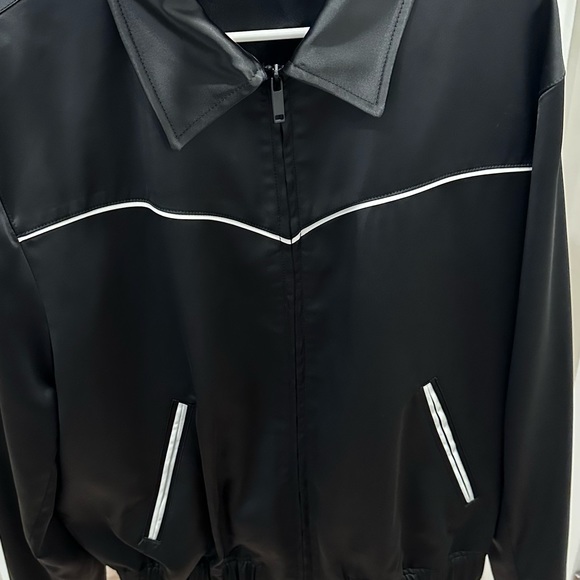 All black jacket - Picture 2 of 4